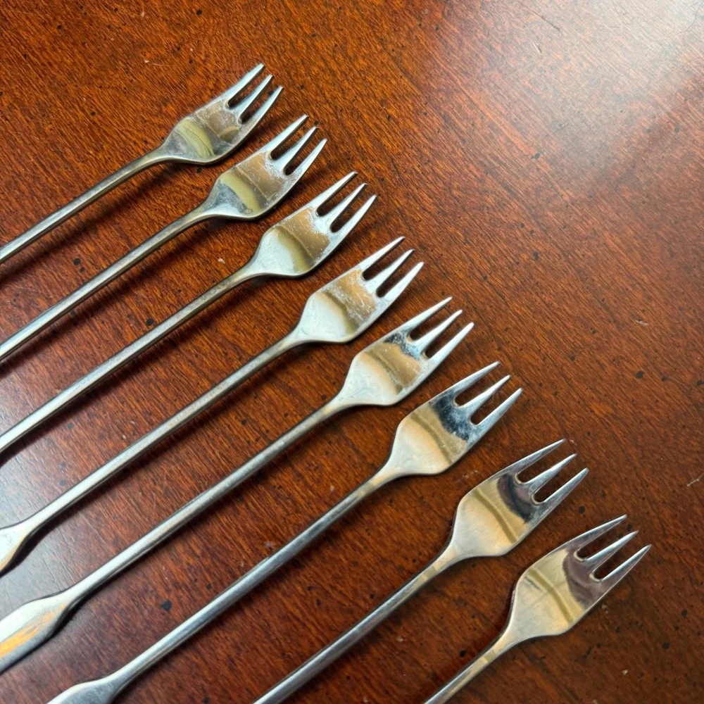 Oneida Deluxe Stainless Cocktail Seafood Forks Set of 8 Mid Century Modern 6 In